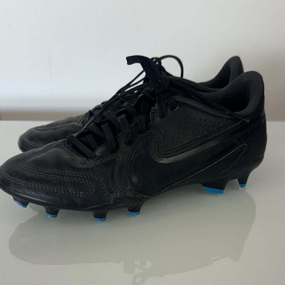 Nike Kids Black Athletic tempo cleats 5